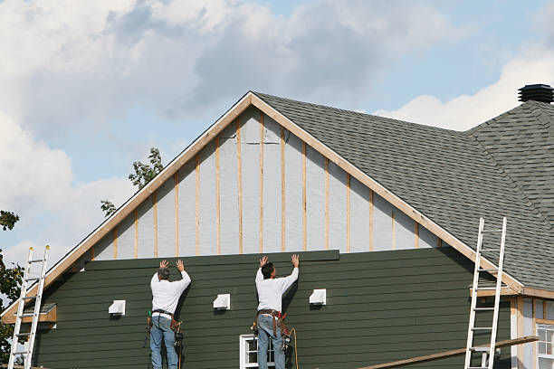 Professional Siding Installation technician working in Moon, VA